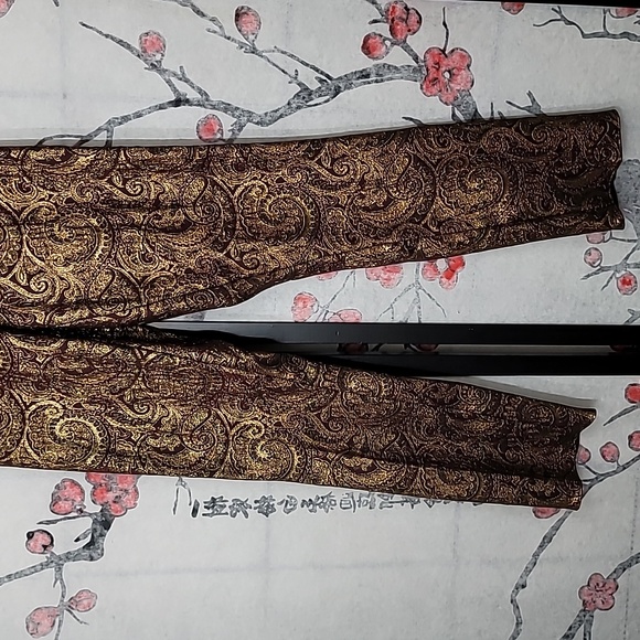 Alice + Olivia Metallic Gold and Burgundy Paisley Straight-leg Pants Size 6 - Picture 5 of 10